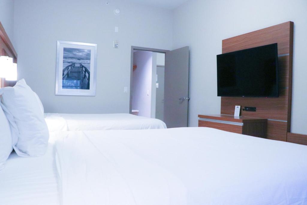 Days Inn & Suites by Wyndham Fort Myers Near JetBlue Park image 13