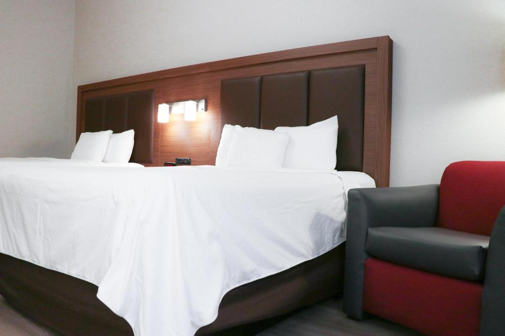 Days Inn & Suites by Wyndham Fort Myers Near JetBlue Park image 15